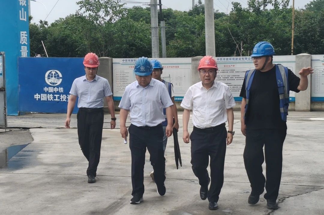 1752482616161278.jpg 公司黨委書記、董事長李明華到合肥智能中央廚房項目檢查指導工作.jpg